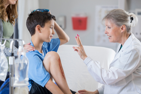 Female senior ER doctor holds up two fingers to check for concussion | ProFysio
